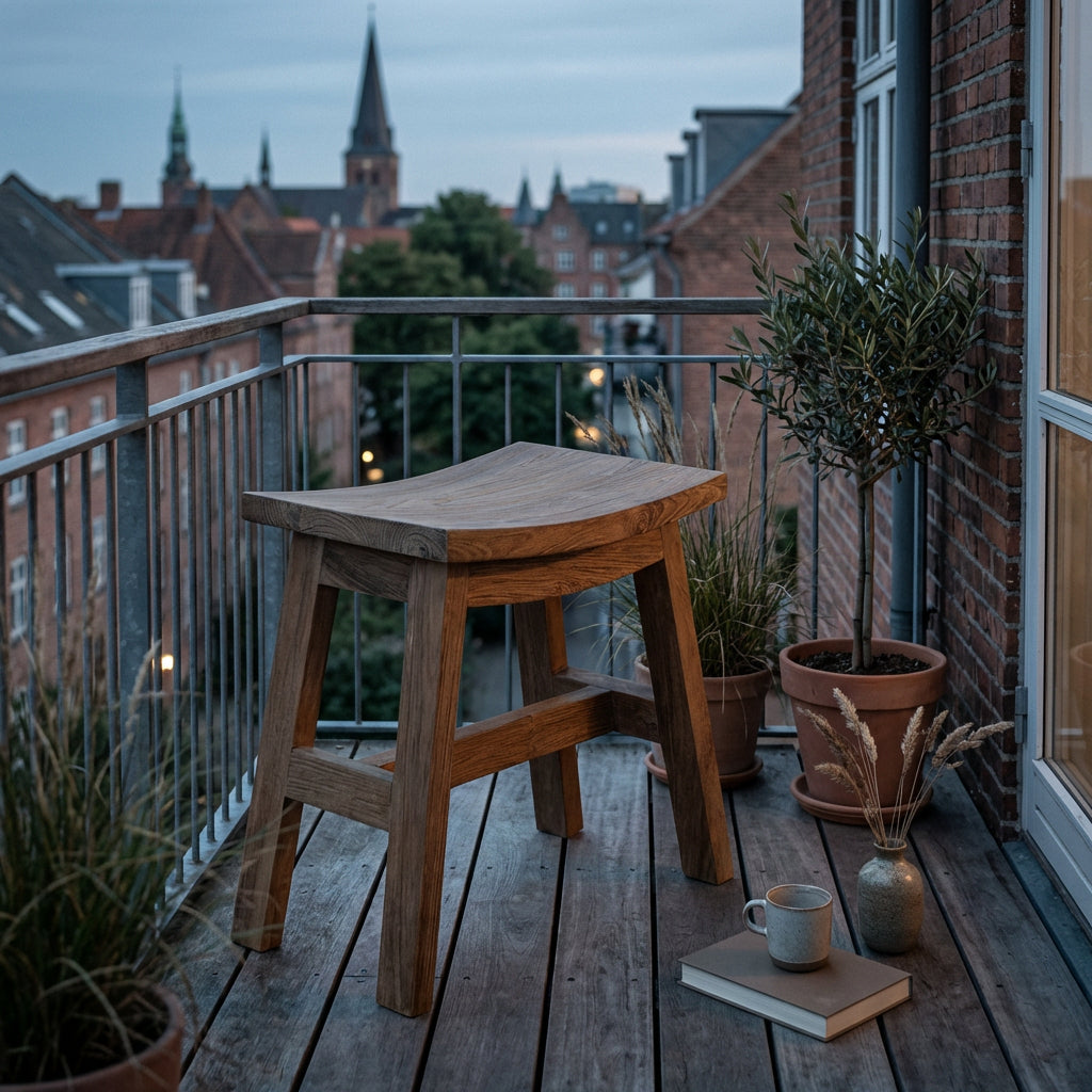 Teakholz Hocker mit geschwungener Sitzfläche