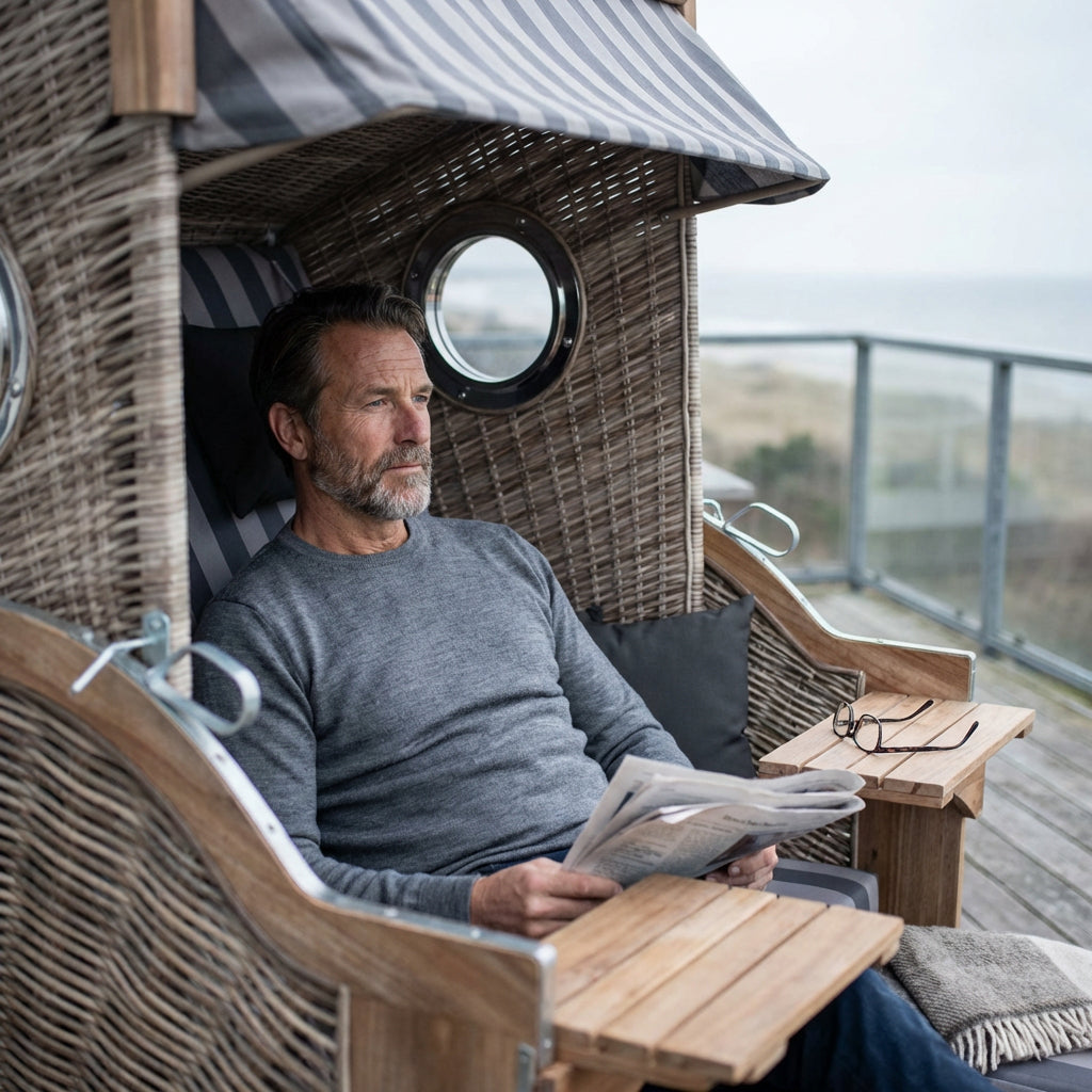Strandkorb Pure Greenline aus Polyrattan in Grau-Weiß mit Akazienholz