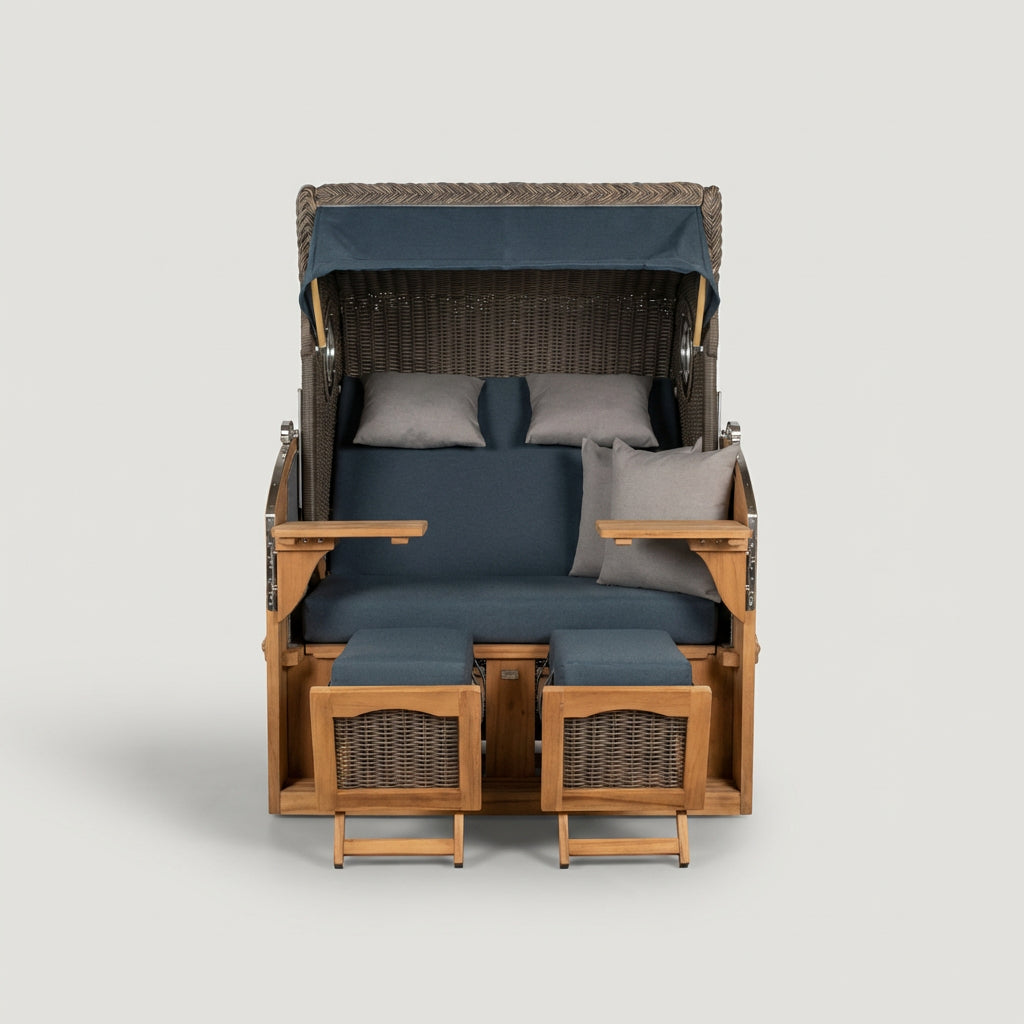 Strandkorb Schillig XL aus Teakholz und Polyrattan mit Bullaugen in Marineblau