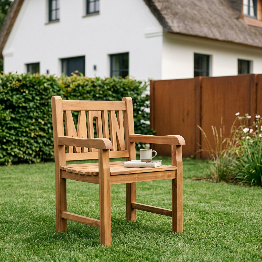 Gartensessel Moin aus massivem Teakholz mit Lamellenrückenlehne