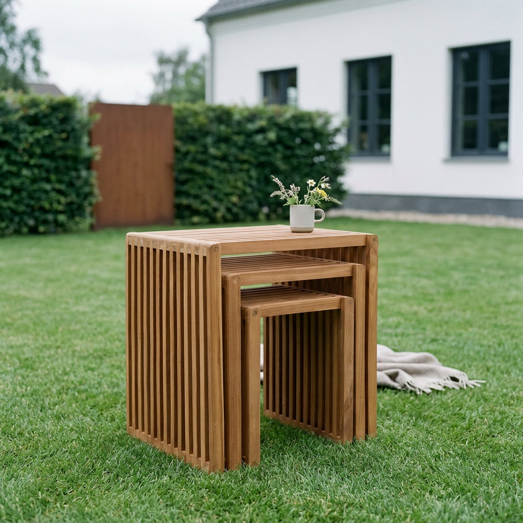 Beistelltische 3er Set aus massivem Teakholz mit Lamellendesign