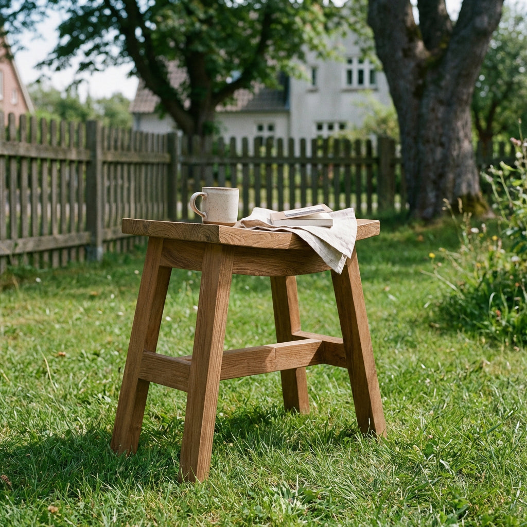 Teakholz Hocker mit geschwungener Sitzfläche